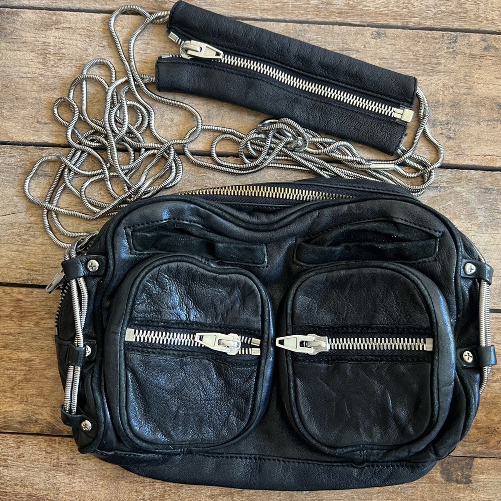 Alexander Wang Brenda chain leather bag black. A lot of wear left 🧡